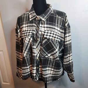 Jolie & Joy By FCT Rue+ Size 1X Plaid Hi-Low Raw Fringe Buttonfront Plaid Shirt